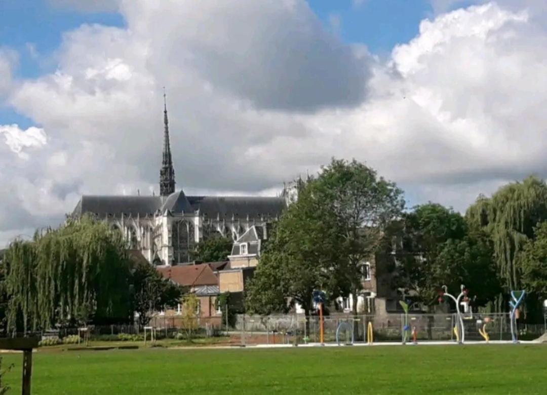 Maison confortable, terrasse et jardin à Amiens Esterno foto