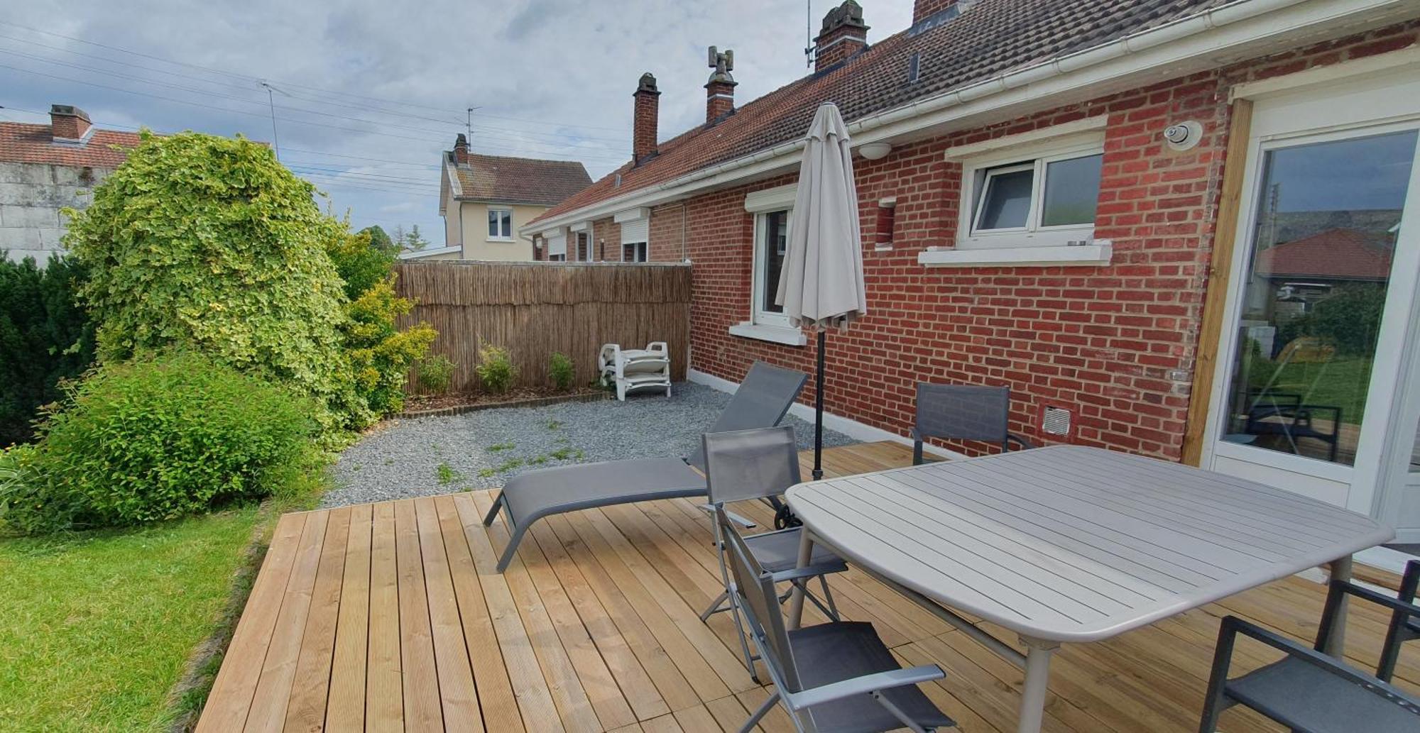 Maison confortable, terrasse et jardin à Amiens Esterno foto